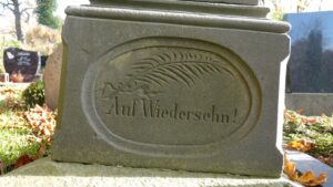 Wir sichern Grabsteine